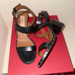 Auth Valentino Soul Stud Rockstud Black Leather Gold Studded Block Heel Sandals